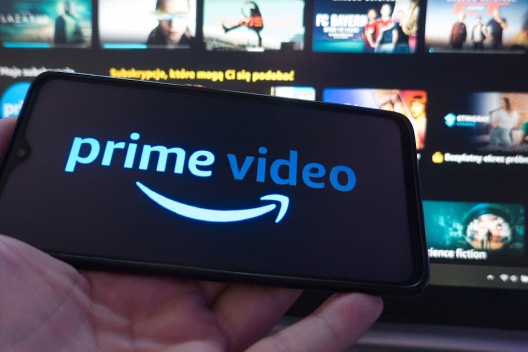Celular com app da Amazon Prime Video